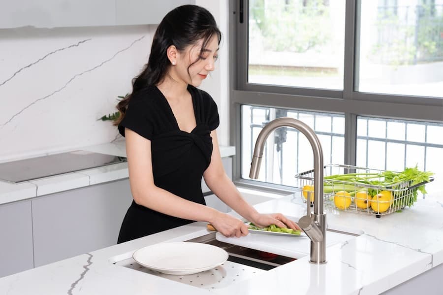 So sánh chậu rửa bát Kluger và KONOX