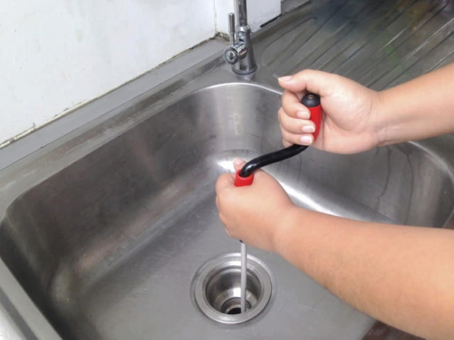 Vệ sinh siphon chậu rửa bát Kluger