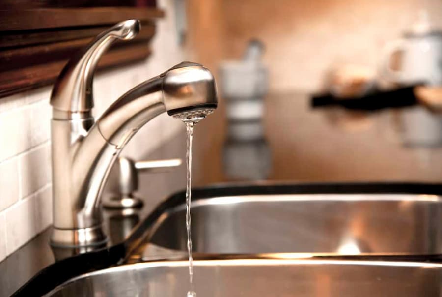 Vệ sinh vòi rửa bát Kluger
