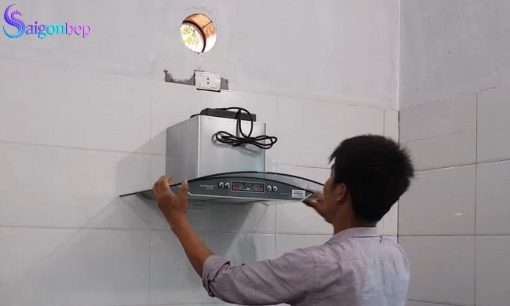 máy hút mùi kêu to