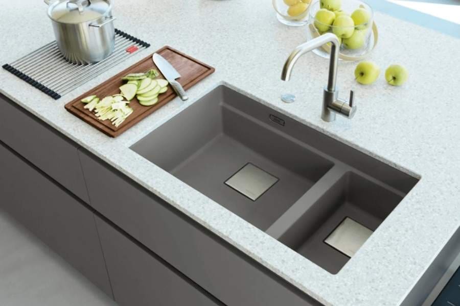 Nên mua chậu rửa chén bằng đá hay inox