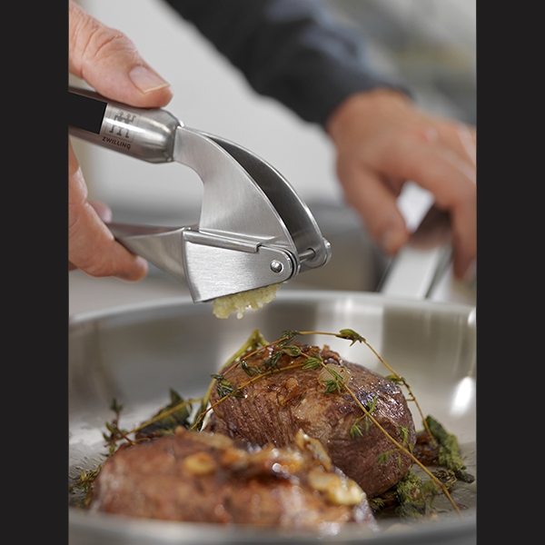 Dụng cụ ép tỏi Zwilling Twin Pure Black