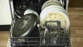Máy rửa chén rửa không sạch ? Lý do và cách xử lí triệt để