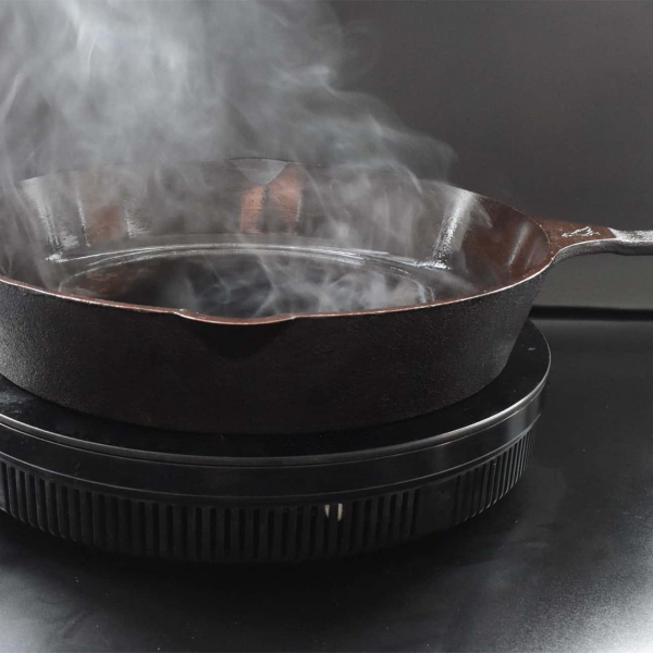 Tôi dầu đúng cách dụng cụ nồi chảo gang Lodge